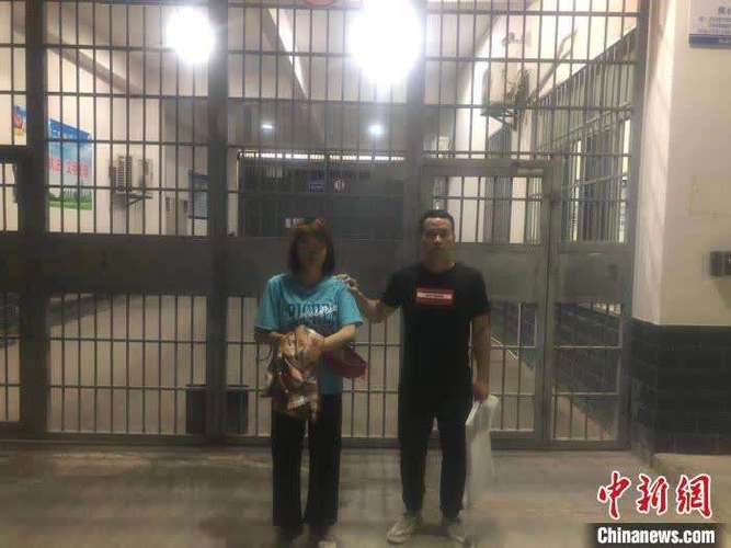 港彩二四六天天好资料和女子强拽小孩被刑拘与女子强拽小孩被刑拘视频