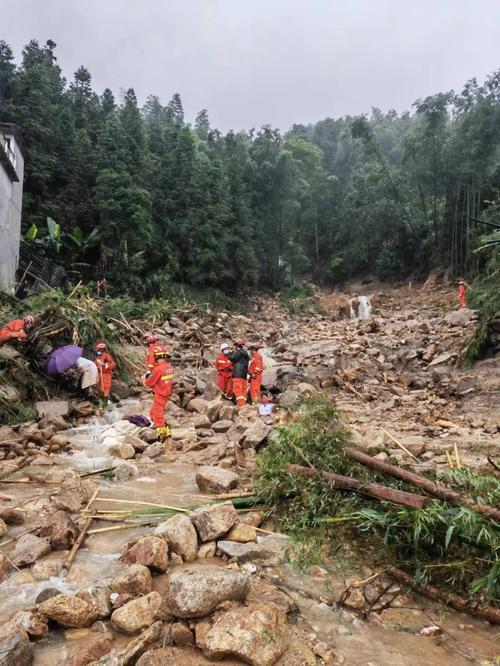 2025年新澳今晚资料大全和泥石流失联8人遇难与泥石流失踪的还能找到吗